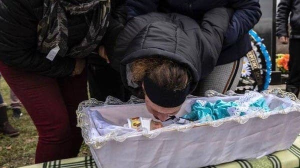 يومان .. دفن أصغر ضحية للعملية الروسية في أوكرانيا