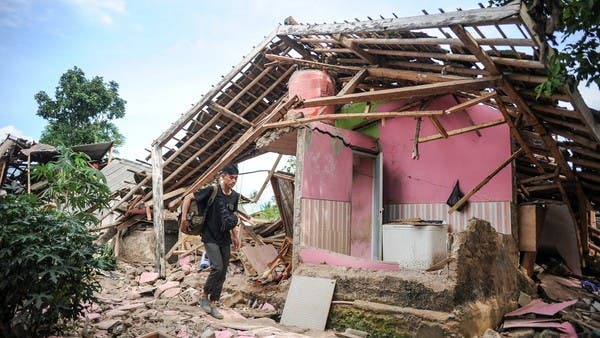 ارتفاع حصيلة قتلى زلزال إندونيسيا إلى 252 بينهم أطفال انهارت مدارسهم