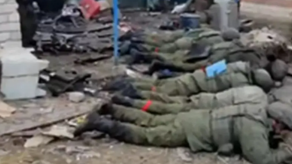 يثير مقطع فيديو لإعدام جنود روس الجدل ، فقد أطلق عليهم الرصاص في الرأس