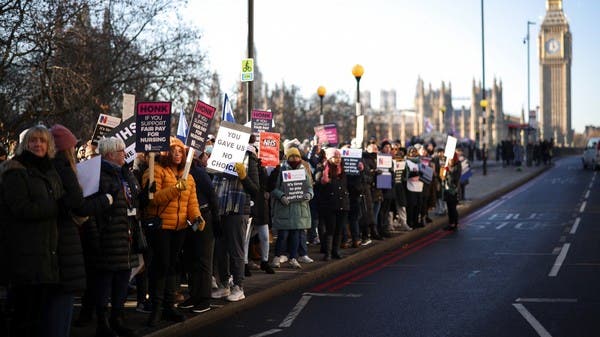 إضراب غير مسبوق للممرضات في بريطانيا لتحسين الأجور وظروف العمل