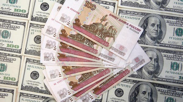 انخفض الروبل الروسي مقابل الدولار إلى أدنى مستوى له في 8 أشهر