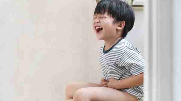 علاج الإمساك عند الأطفال عمر 10 سنوات
