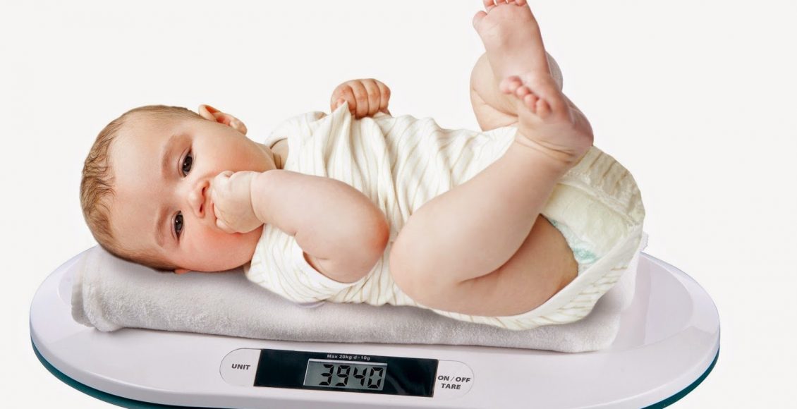 كم وزن الرضيع في الشهر الثامن؟