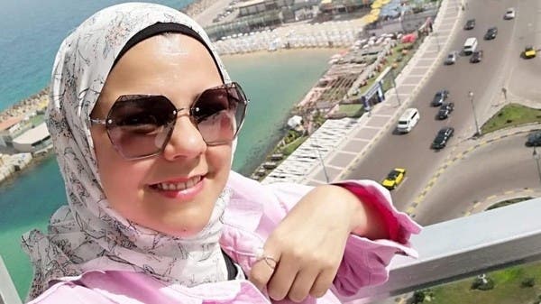 مصرع مهندسة مصرية سقطت عليها لافتة إعلانات بسبب الرياح